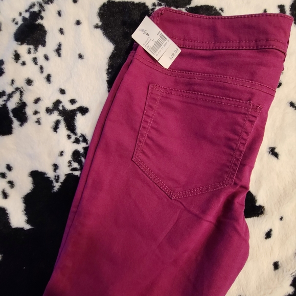Maroon Jeans - Picture 2 of 3